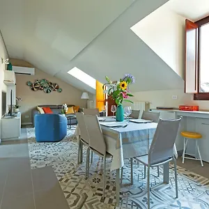 Apartamento Renovated Penthouse Duomo & Via Torino, Milán