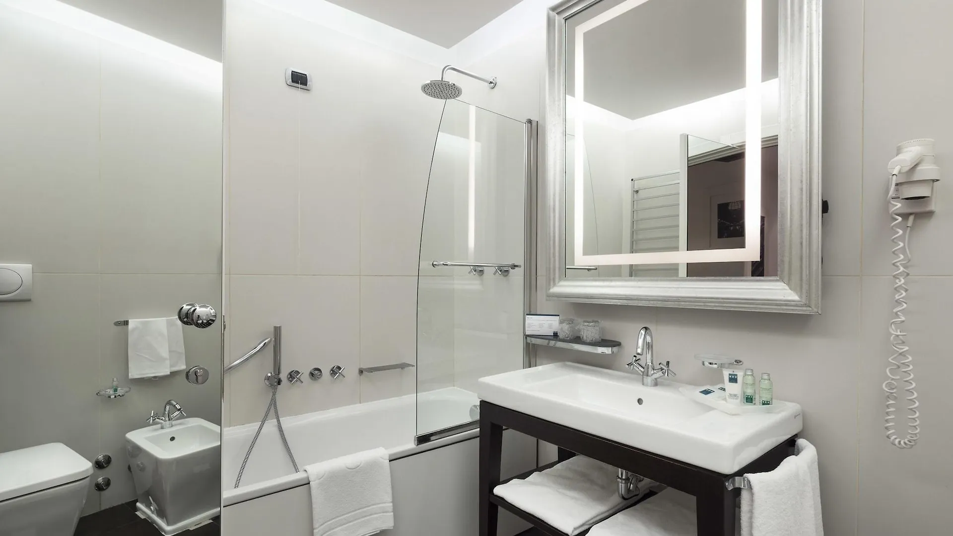 ****  Una Hotels Cusani Milano Italy
