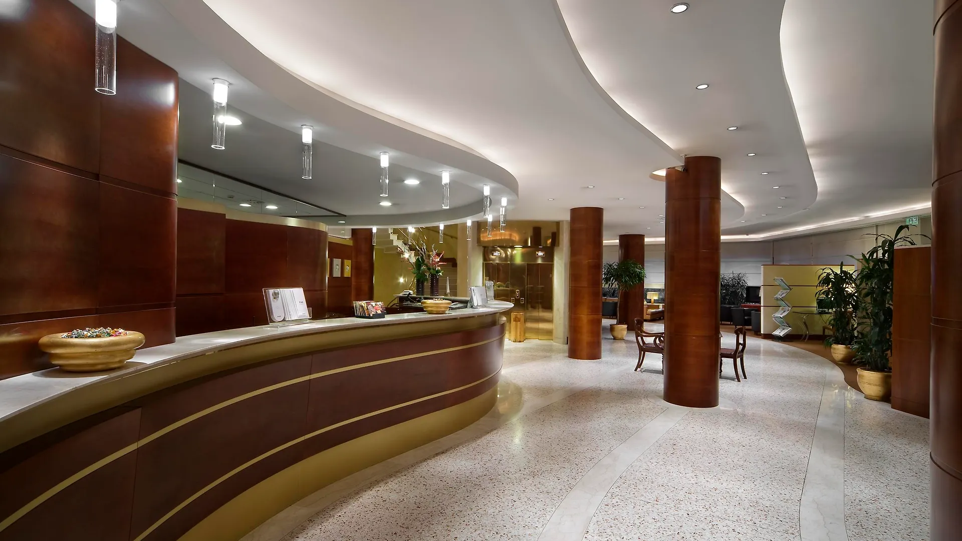 Una Hotels Cusani Milano 4*, Milan