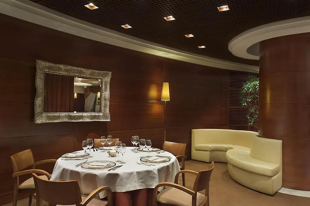Una Hotels Cusani Milano 4*, Milan